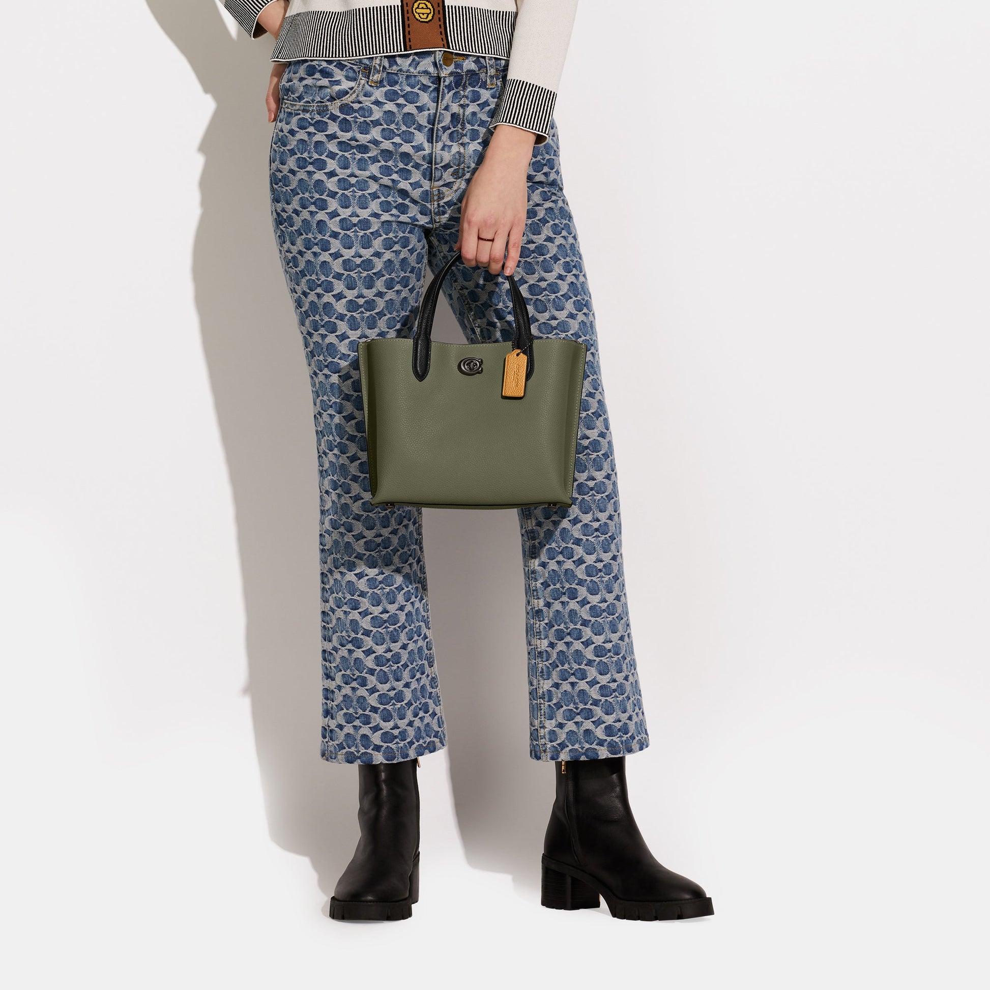 C9092-WILLOW TOTE BAG 24 IN COLORBLOCK WITH SIGNATURE CANVAS INTERIOR-V5/Army Green Multi