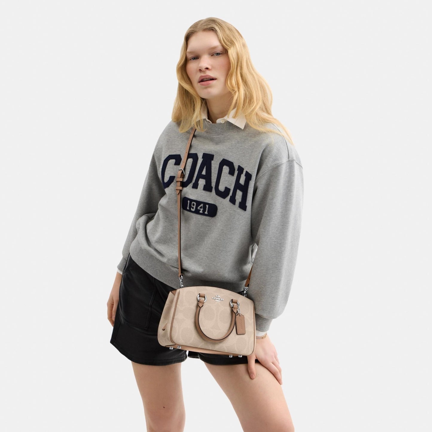 CAL53-SAVANNAH SMALL CARRYALL BAG IN SIGNATURE CANVAS-SV/Sand/Taupe