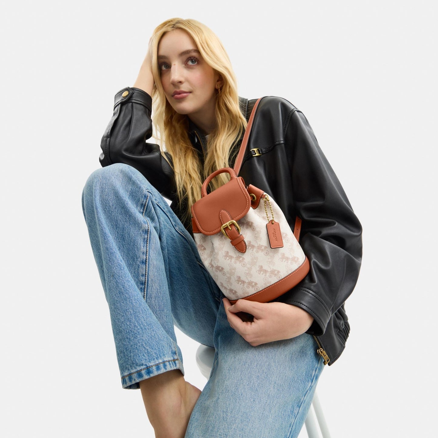 CAM31-HARPER BACKPACK WITH HORSE AND CARRIAGE PRINT-B4/Chalk Burnished Amber