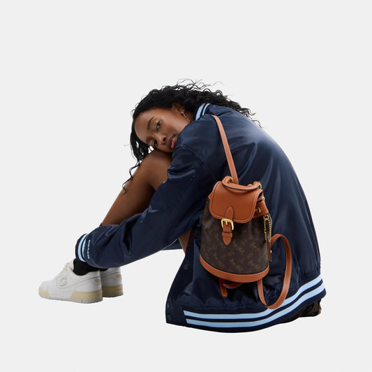 CAM31-HARPER BACKPACK WITH HORSE AND CARRIAGE PRINT-B4/Truffle Burnished Amber