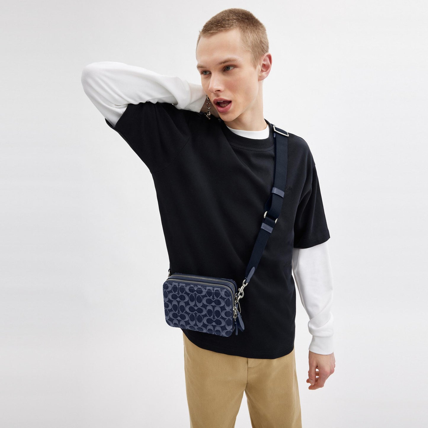 CAM69-CHARTER CROSSBODY BAG 19 IN SIGNATURE DENIM-Deep Blue