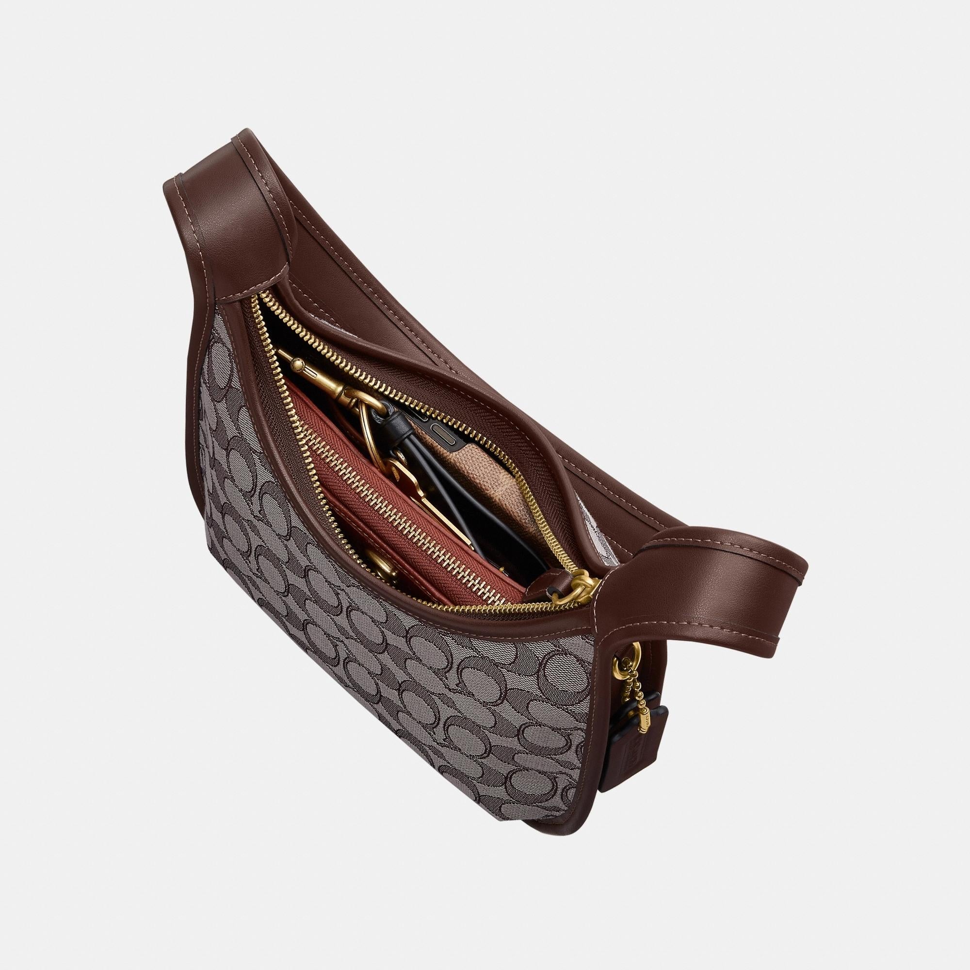 CBH25-Curve Zip Bag In Signature Jacquard-B4/Oak Maple