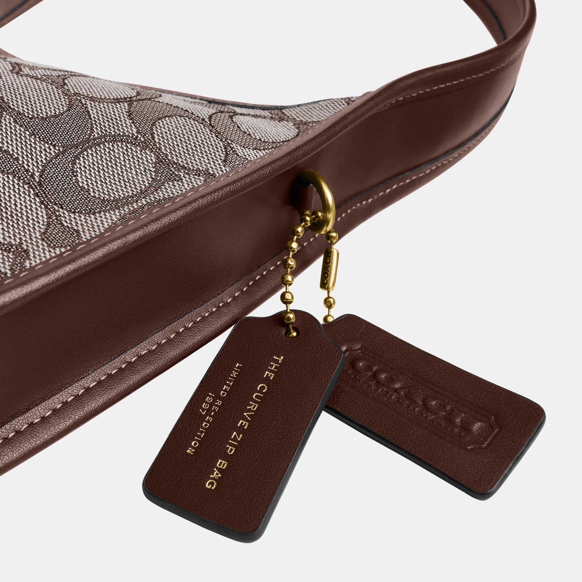 CBH25-Curve Zip Bag In Signature Jacquard-B4/Oak Maple