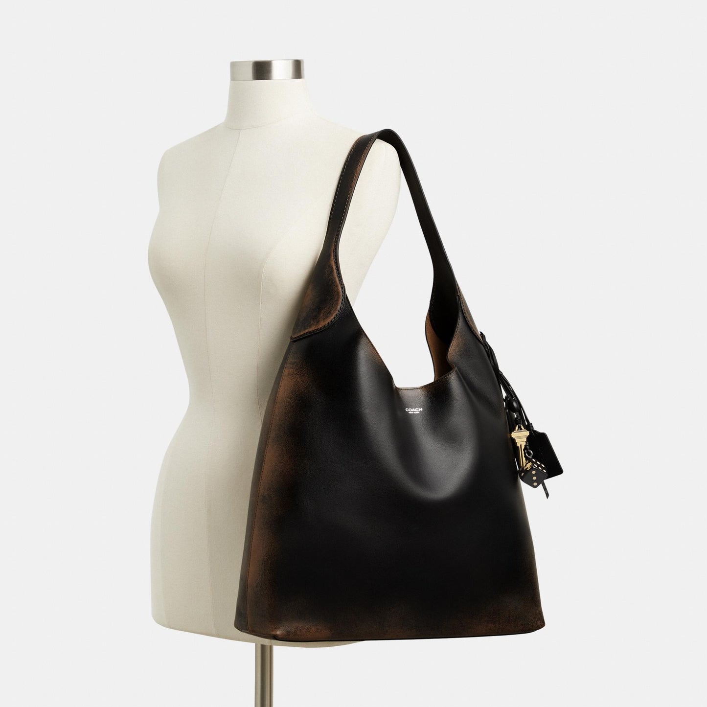 Brooklyn Shoulder Bag 39 In Loved Leather