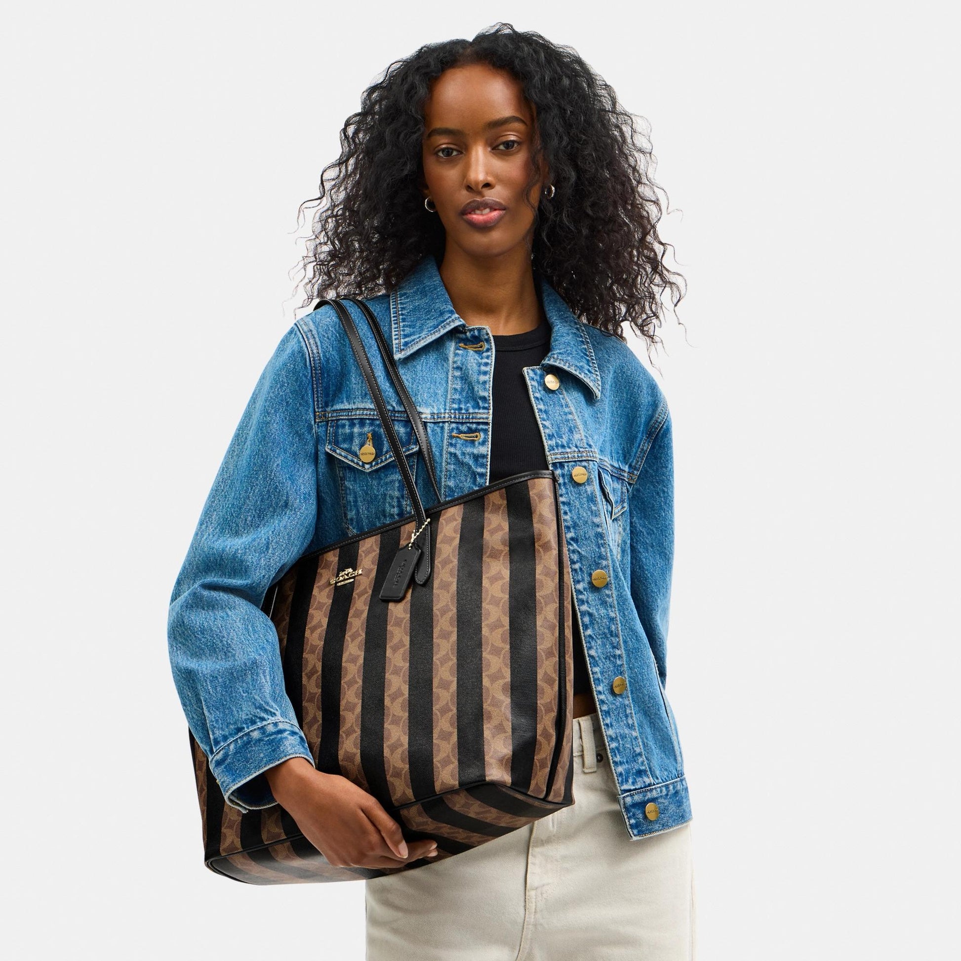 CBI03-Large City Tote Bag In Signature Canvas With Stripe-Im/Walnut/Tan
