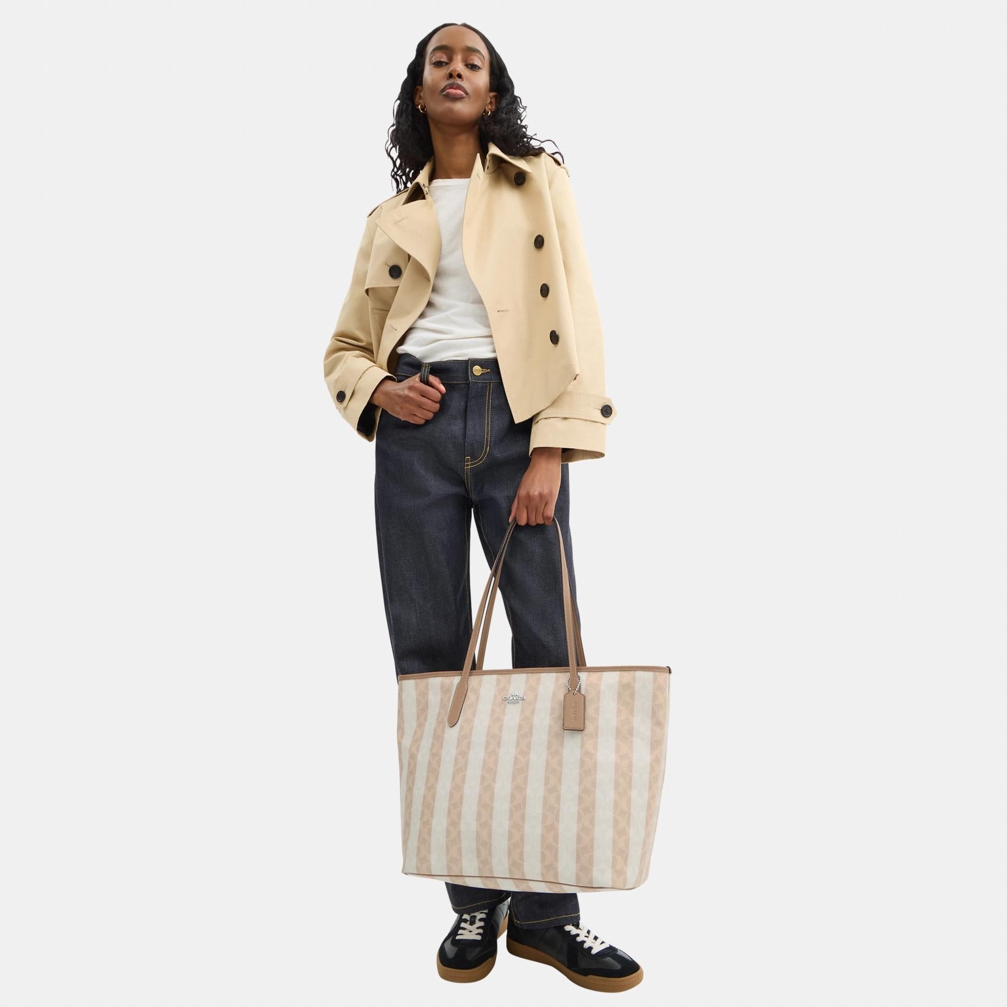 CBI03-Large City Tote Bag In Signature Canvas With Stripe-Sv/Sand/Tan