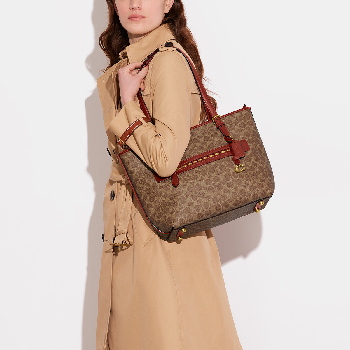 CC402-Taylor Tote In Signature Canvas