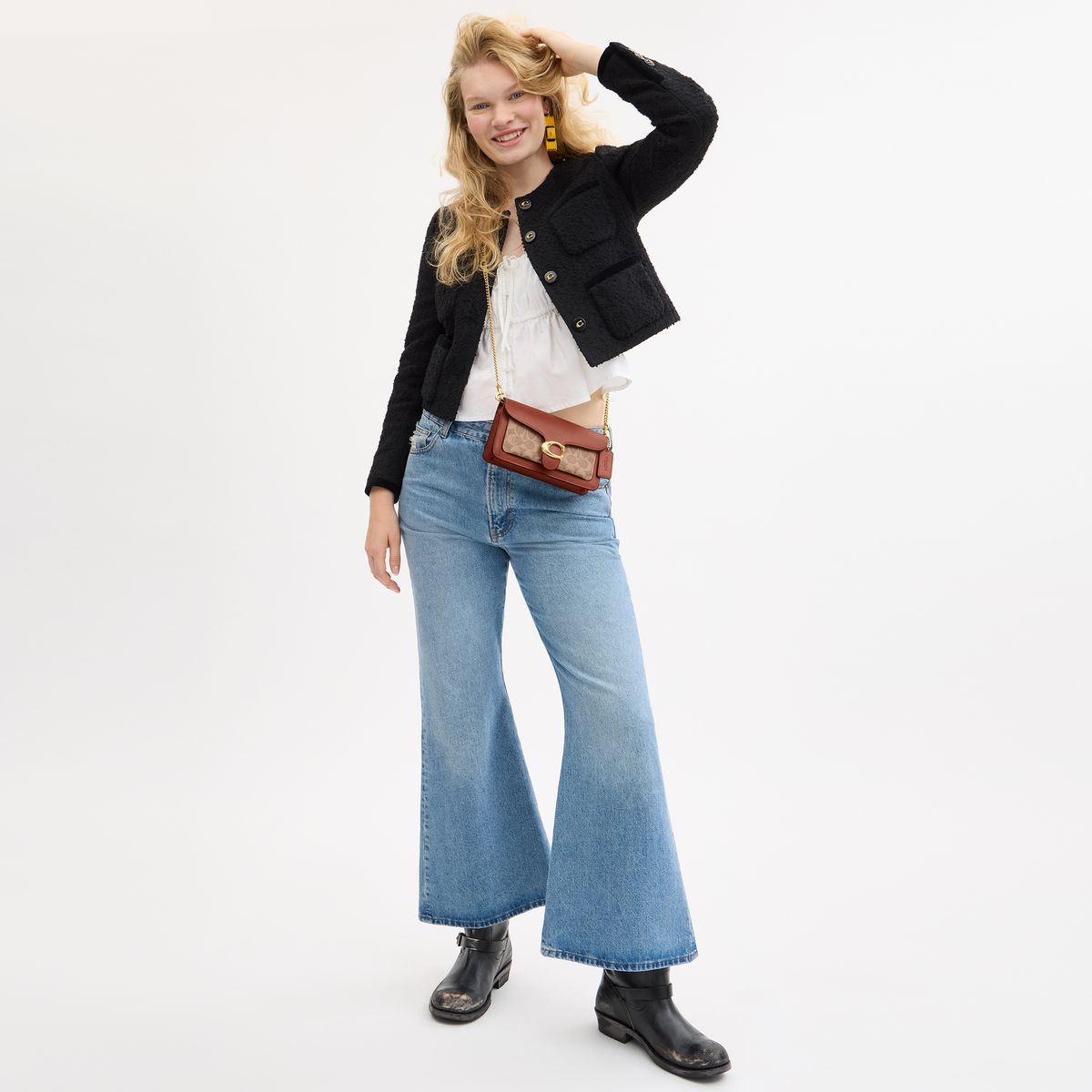 CE774-TABBY CHAIN CLUTCH IN SIGNATURE CANVAS-B4/Tan Caramel