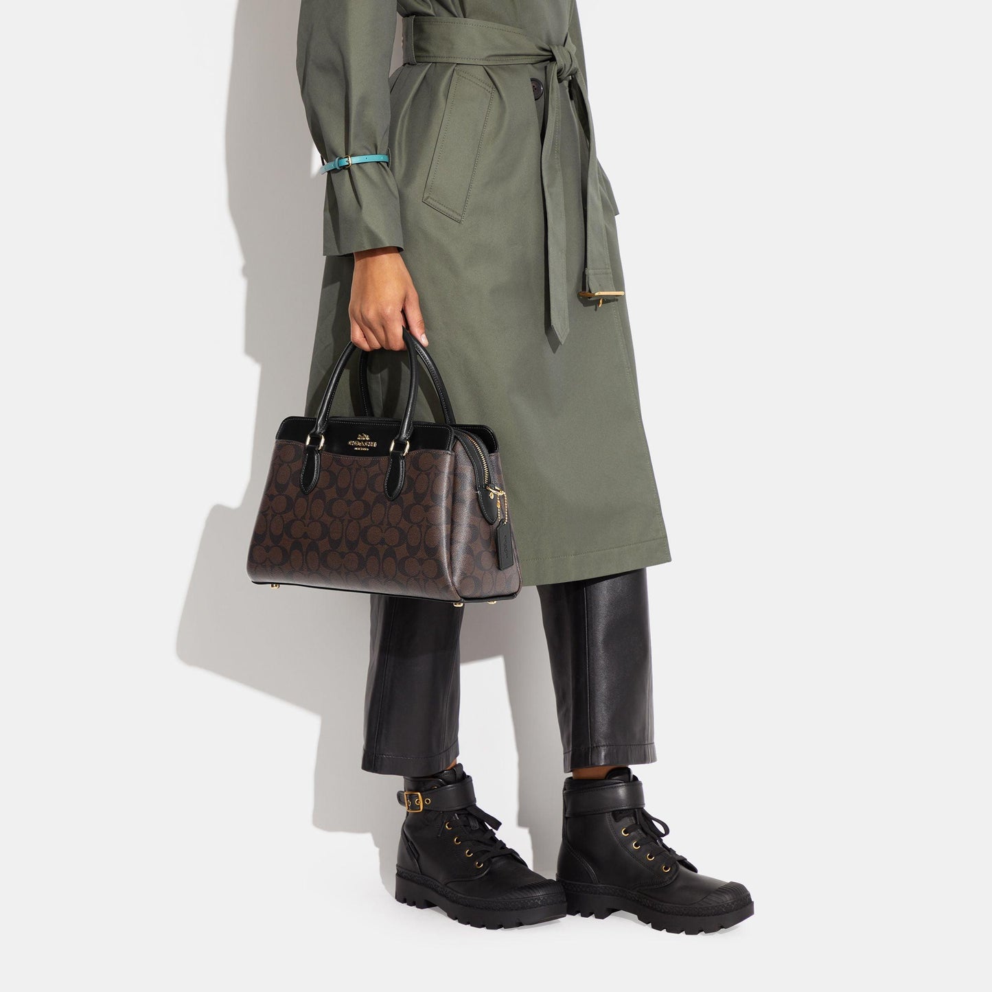 CH488-Darcie Carryall In Signature Canvas-IM/Brown Black