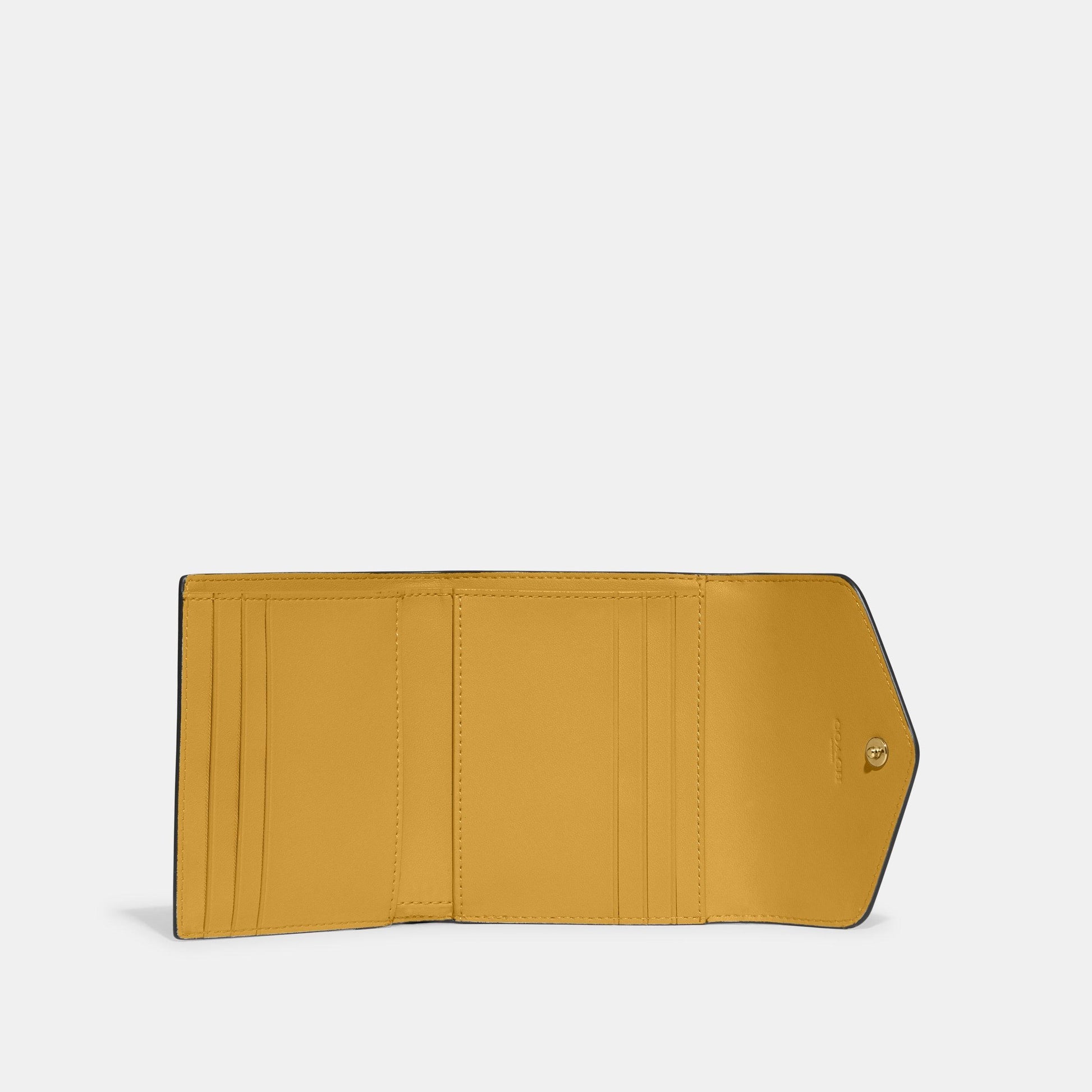 Wyn Small Wallet - COACH Saudi Arabia Official Site