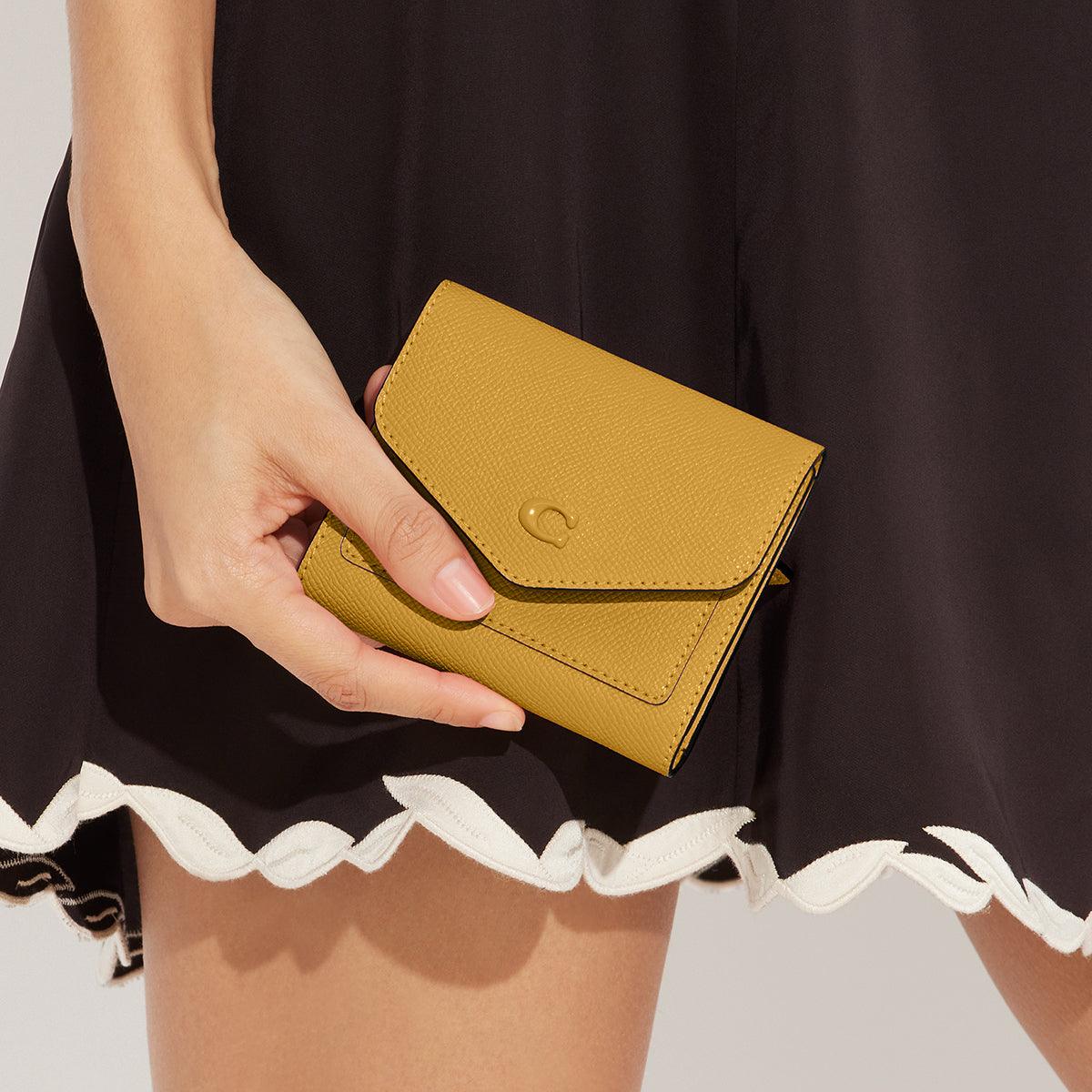 Wyn Small Wallet - COACH Saudi Arabia Official Site