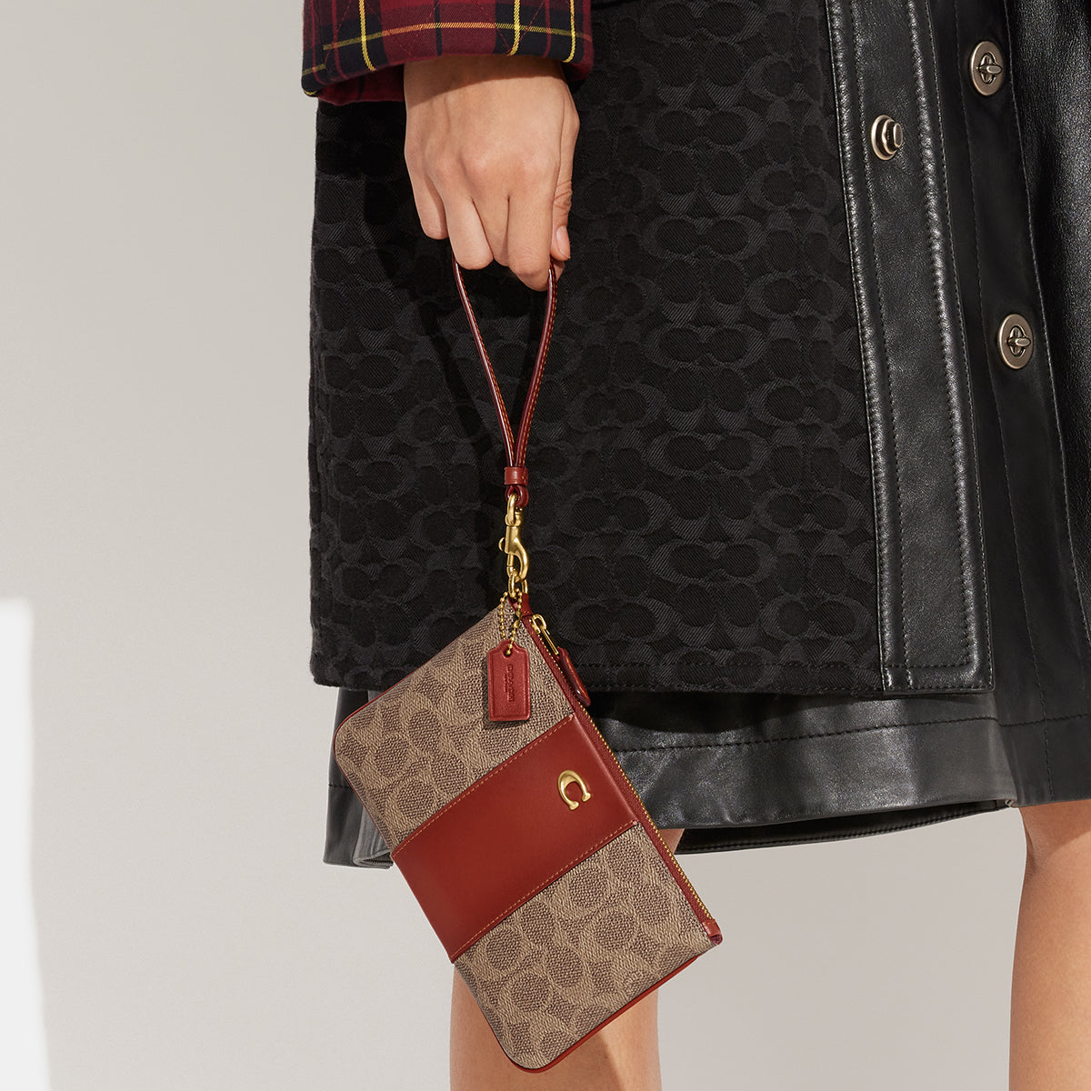CI189-Small Wristlet In Signature Canvas-B4/Tan Rust