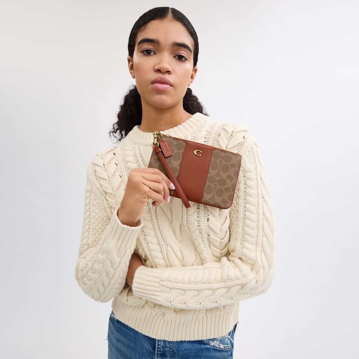 CI189-Small Wristlet In Signature Canvas-B4/Tan Caramel