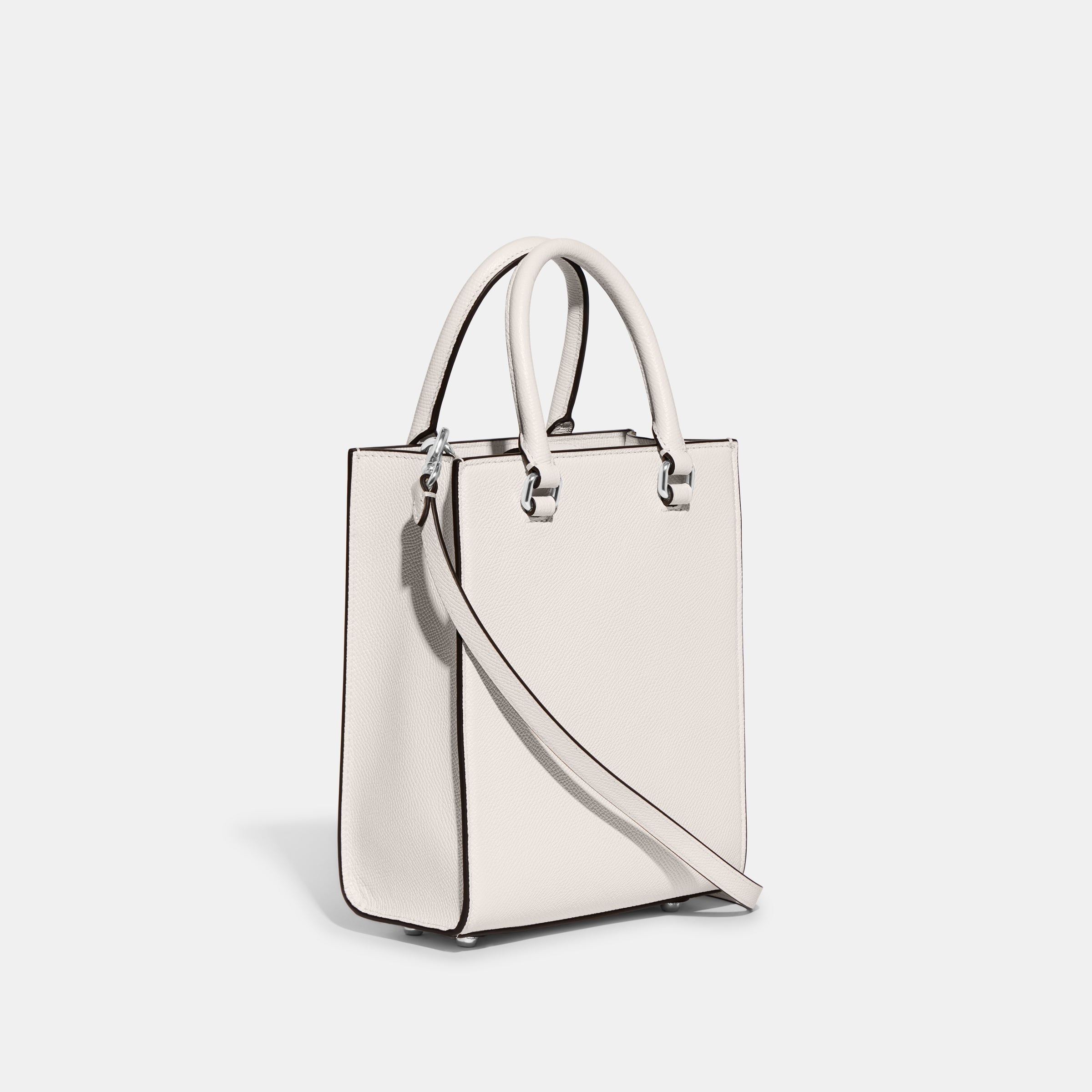 CJ795-Tote 16 With Signature Canvas