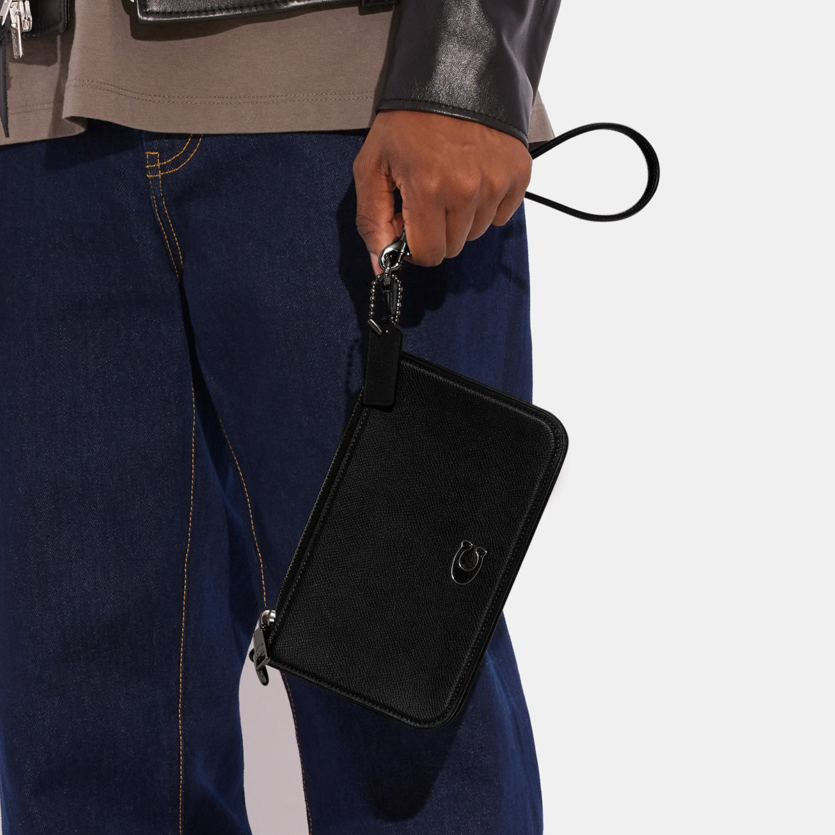 cj797-Pouch Bag With Signature Canvas Interior