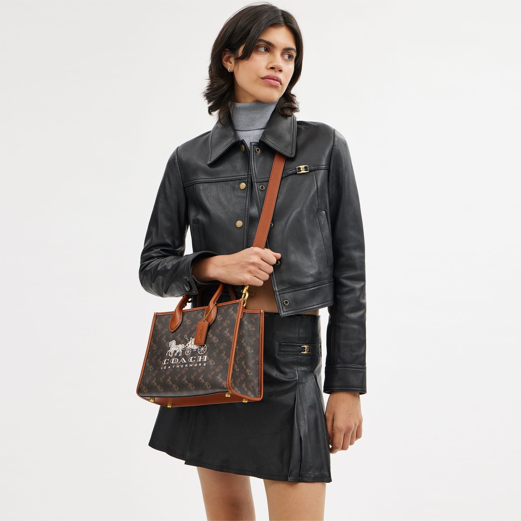 CR680-Ace Tote 26 With Horse And Carriage Print-B4/Truffle Burnished Amber