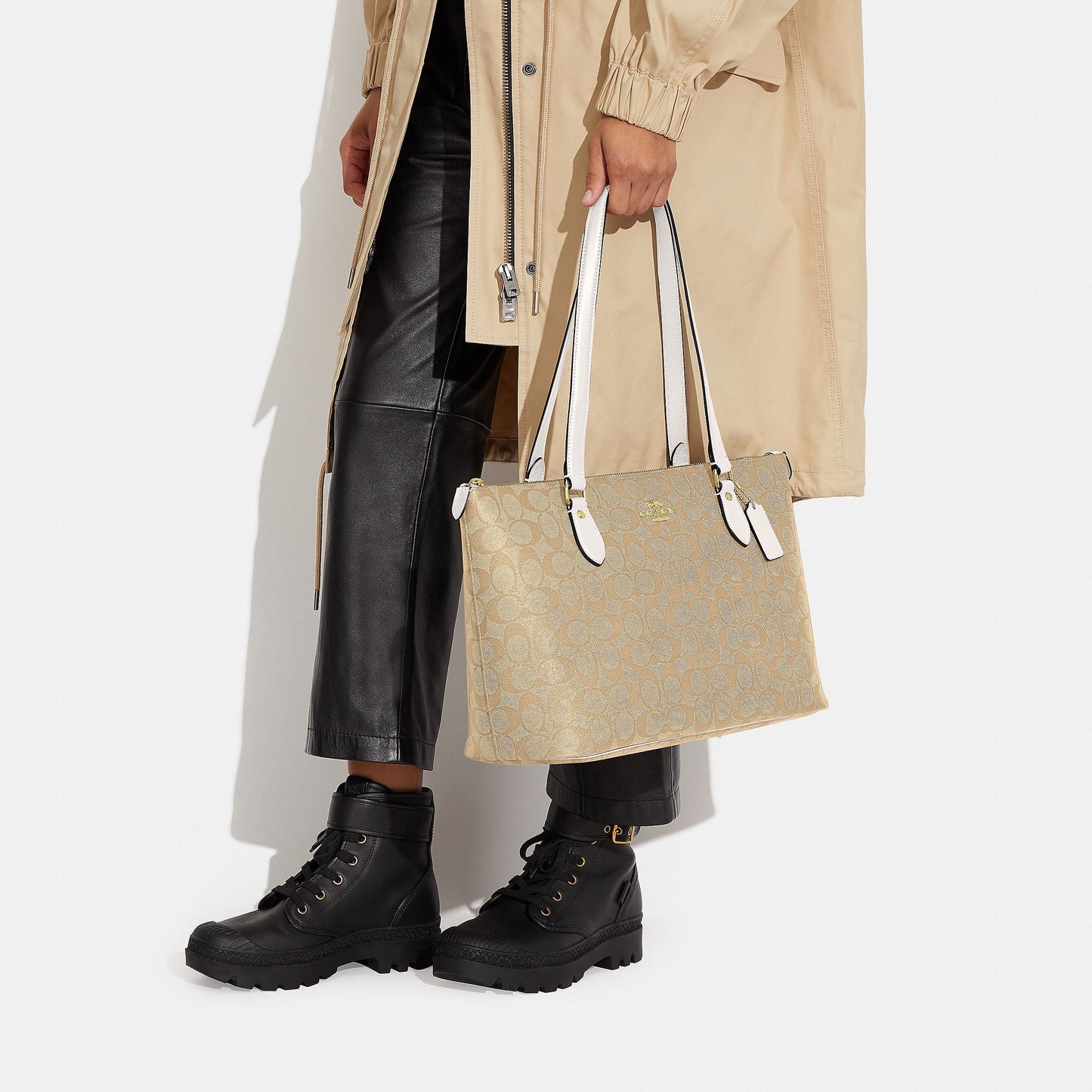 CS187-Gallery Tote Bag In Signature Canvas-Im/Light Khaki Chalk