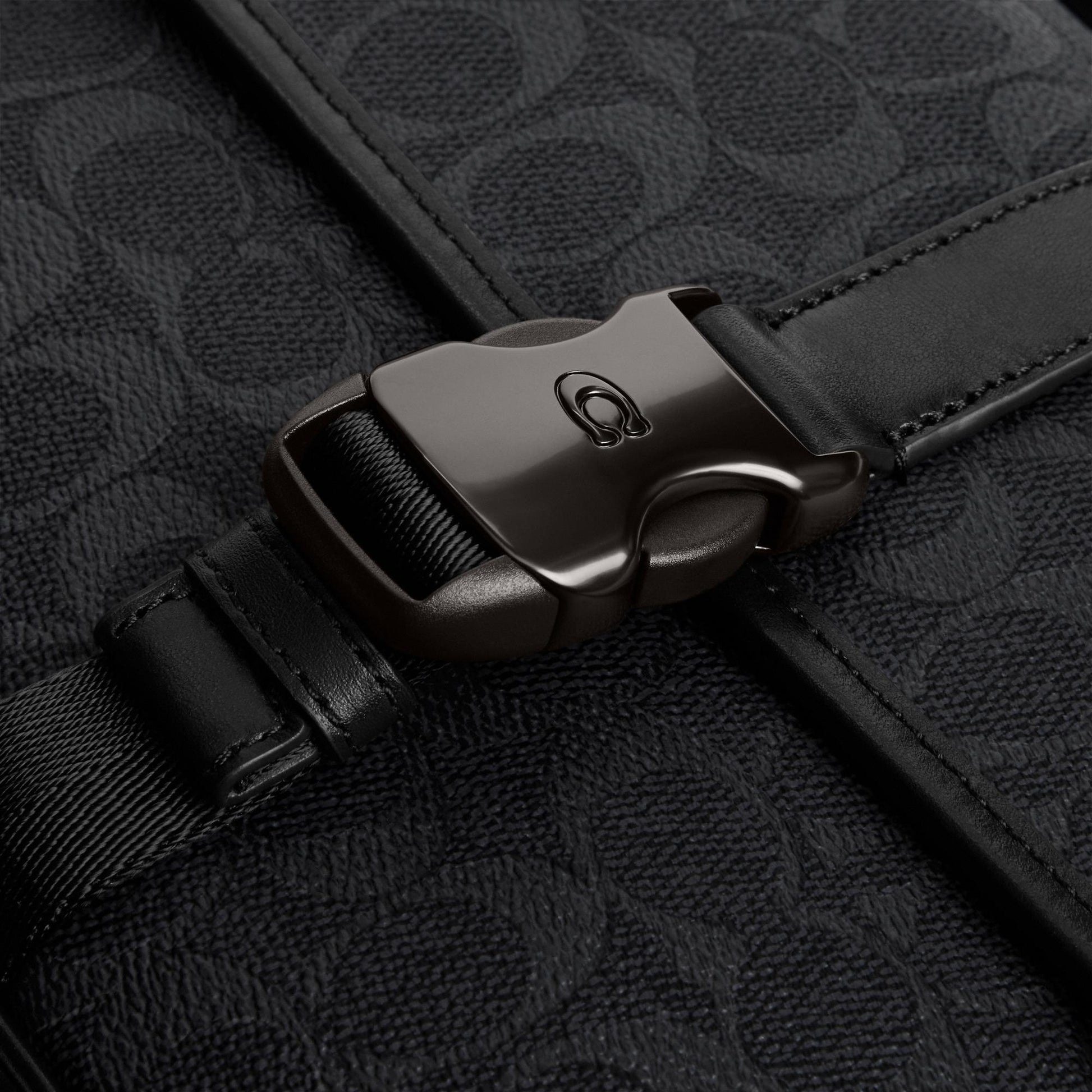 CU202-League Messenger Bag in Signature Canvas-Black Signature