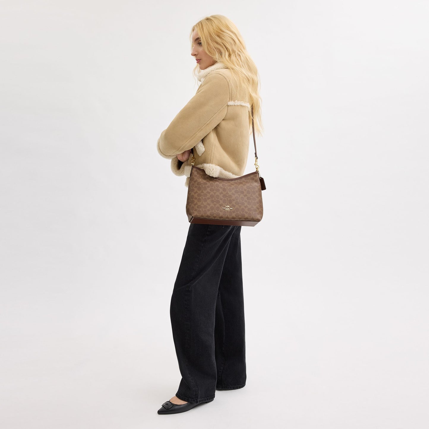 CV975-Laurel Shoulder Bag In Signature Canvas-Im/Tan/Brown