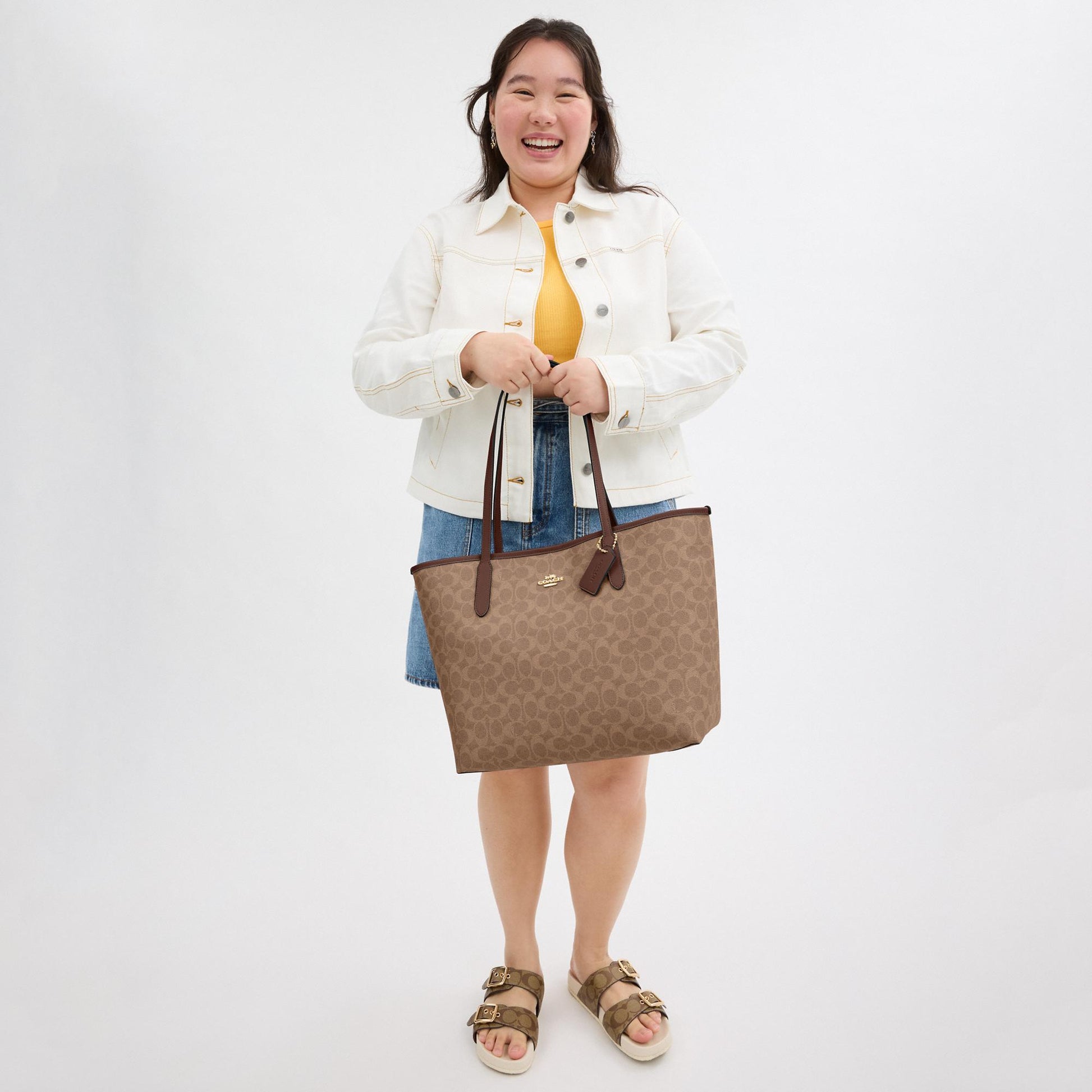CV976-CITY TOTE BAG IN SIGNATURE CANVAS-IM/Tan/Brown