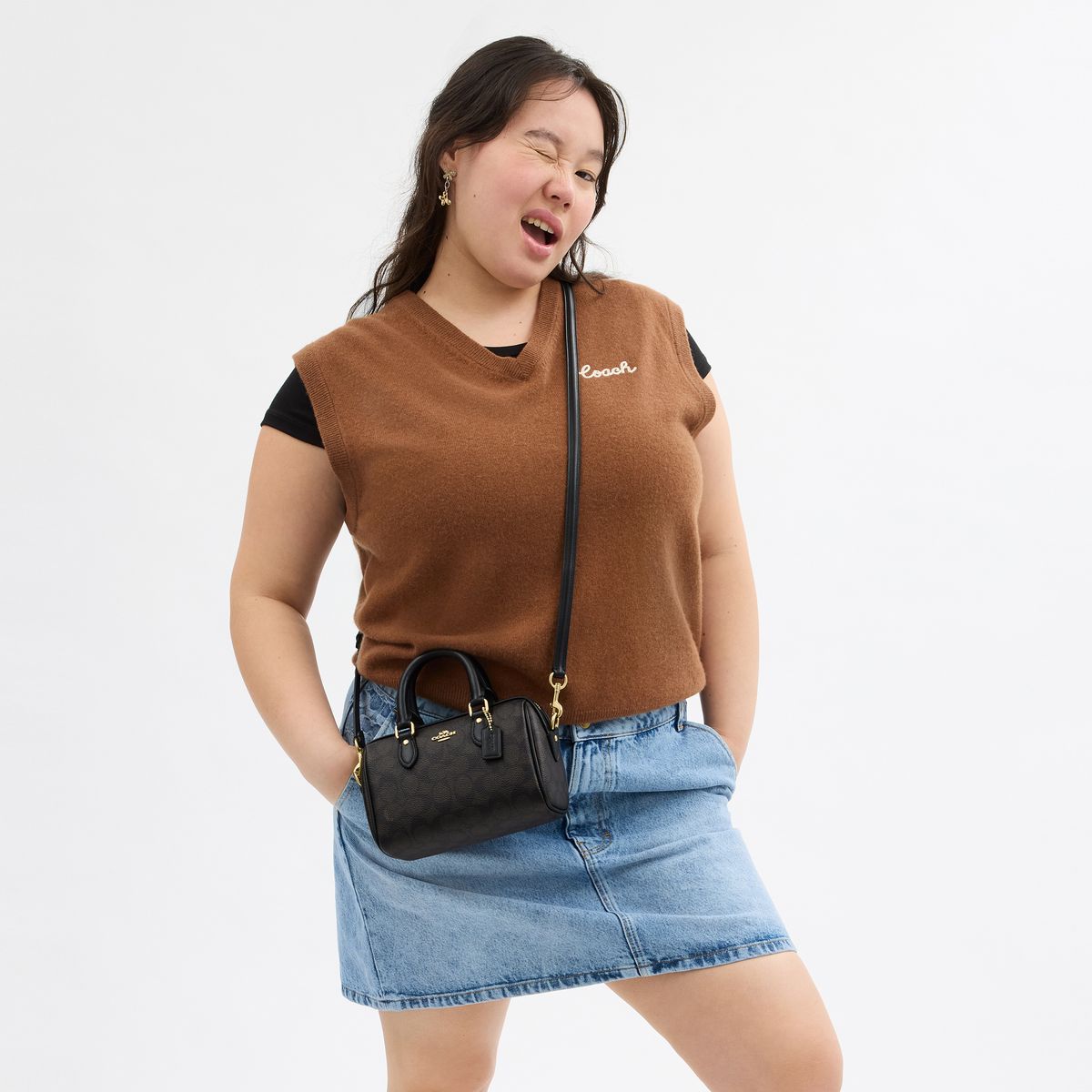 CW329-Mini Rowan Crossbody Bag In Signature Canvas-Im/Walnut/Black