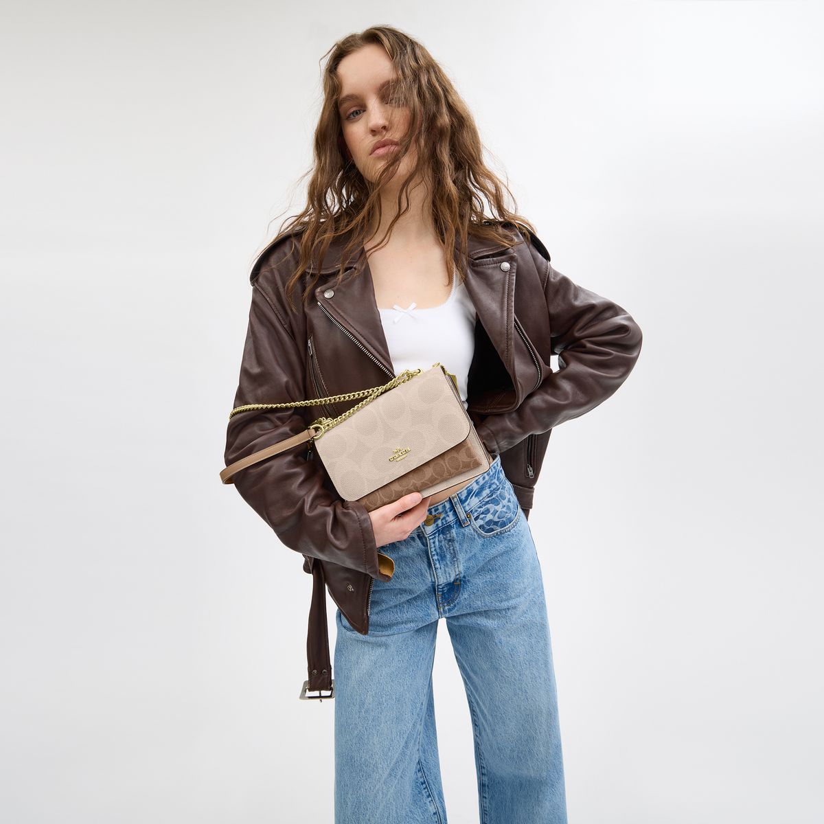 CY678-Klare Crossbody Bag In Blocked Signature-Im/Sand/Tan