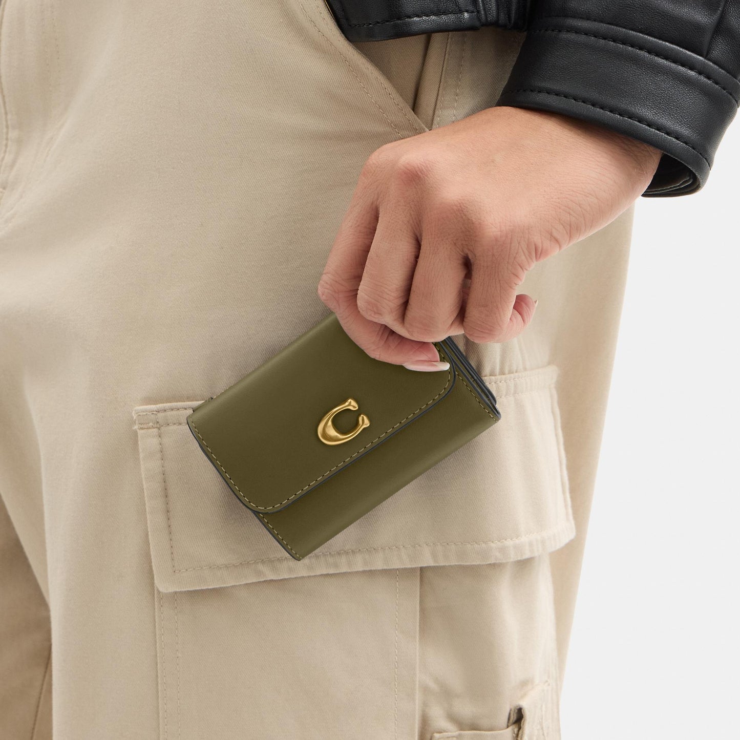 CZ111-Essential Card Holder Wallet-B4/Olive