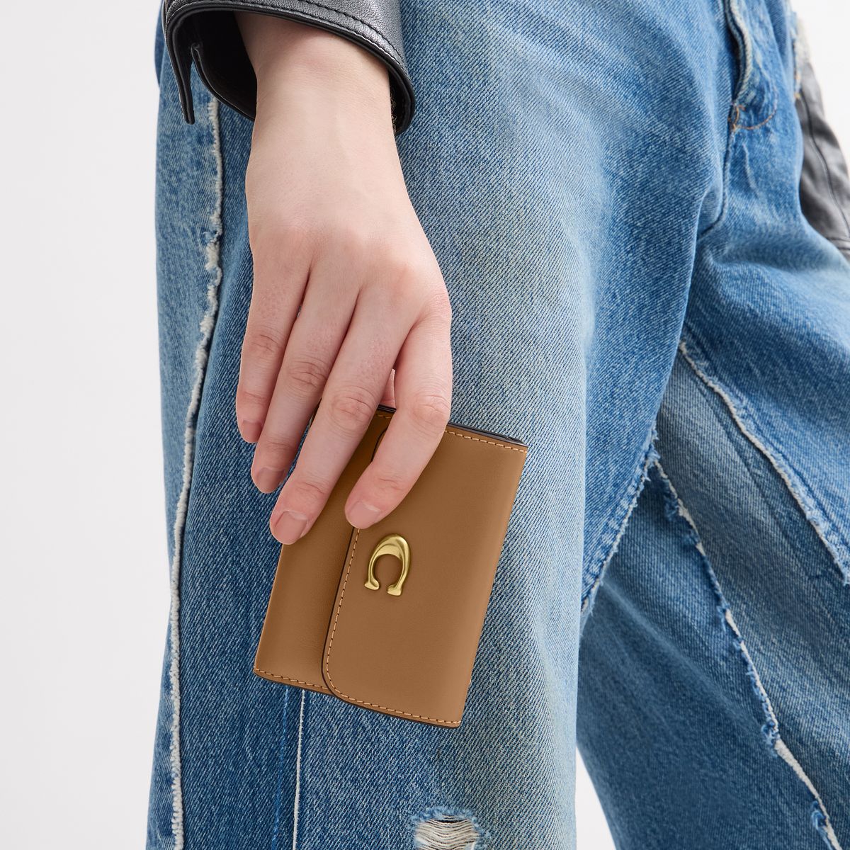 CZ111-ESSENTIAL CARD HOLDER WALLET-B4/Honey Brown