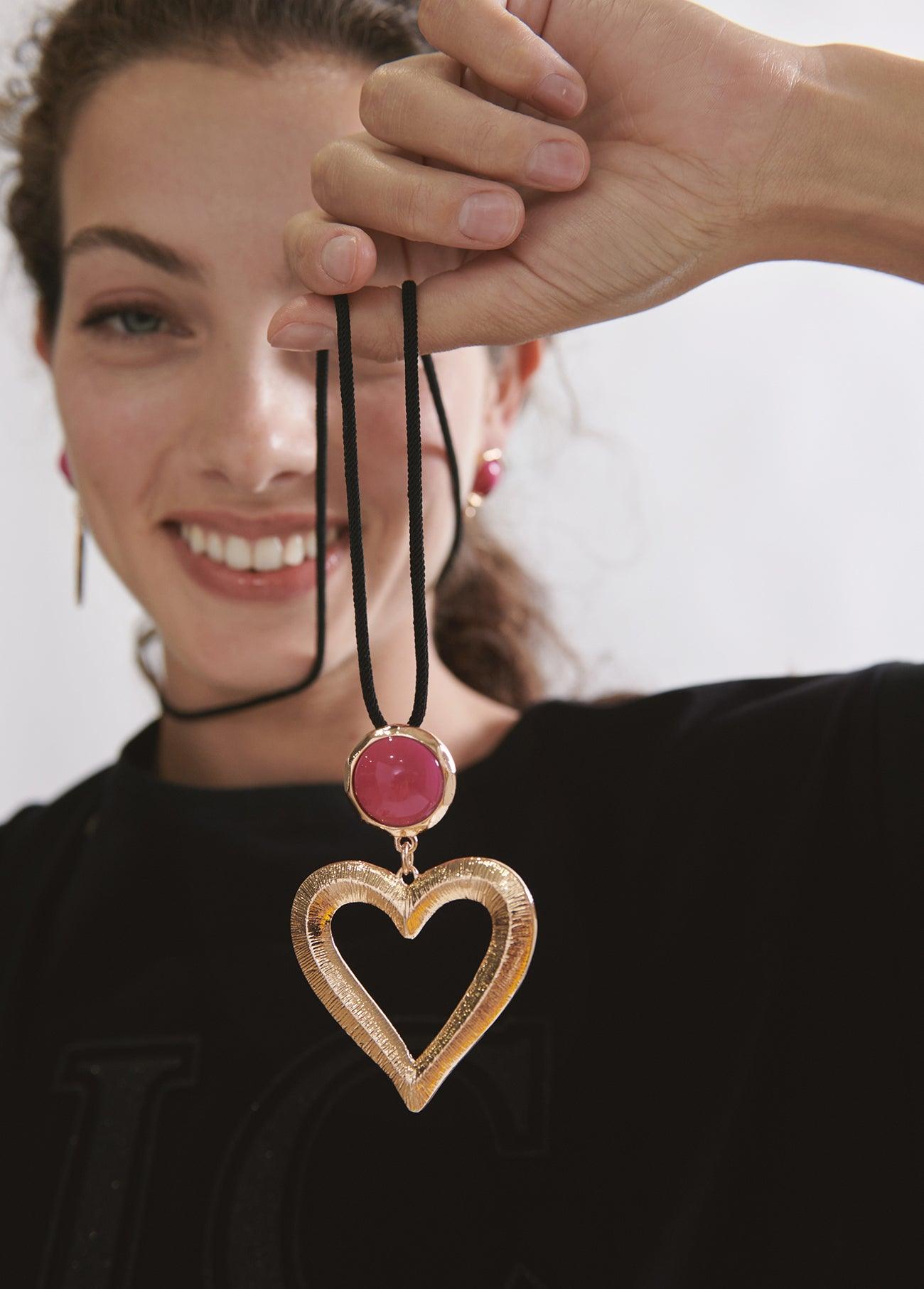 12411009-Heart necklace-Fuchsia