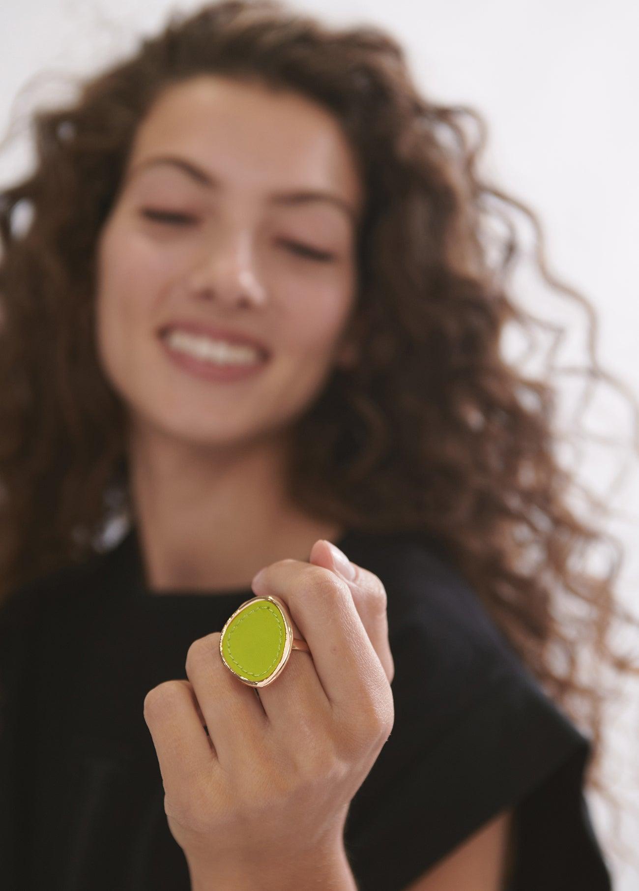 12412003-Gold ring with faux leather-Lime