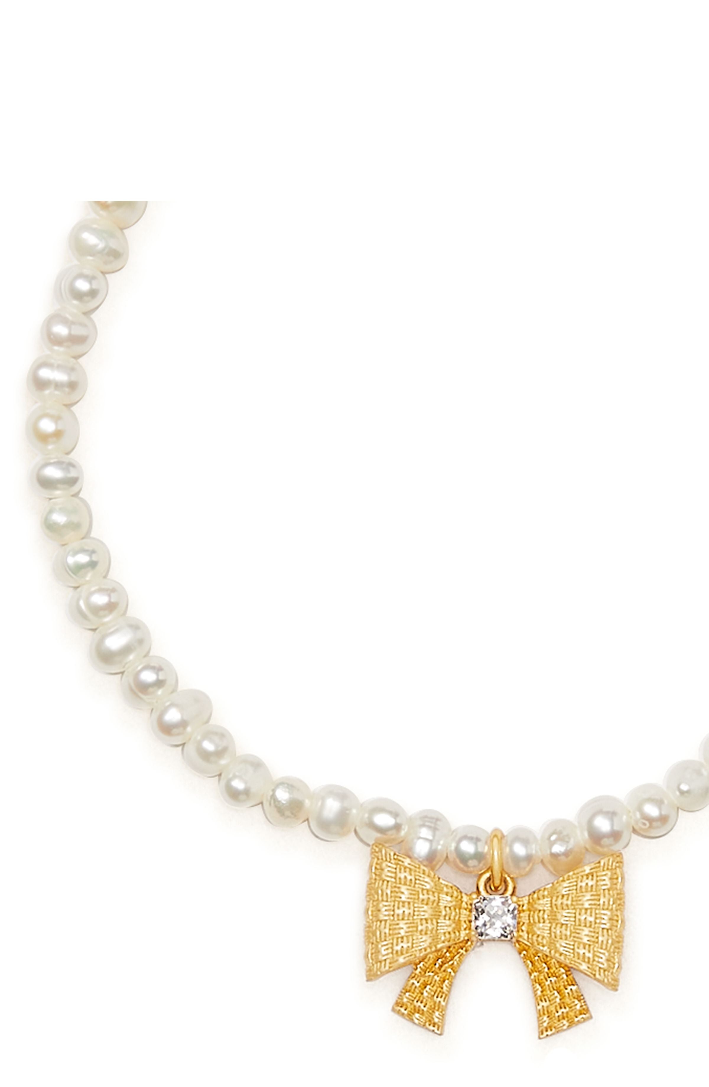 KD985_Wrapped In A Bow Pearl Charm Bracelet_Clear/Gold